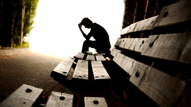 احساس گناه بازمانده چیست و چگونه با آن کنار بیاییم؟